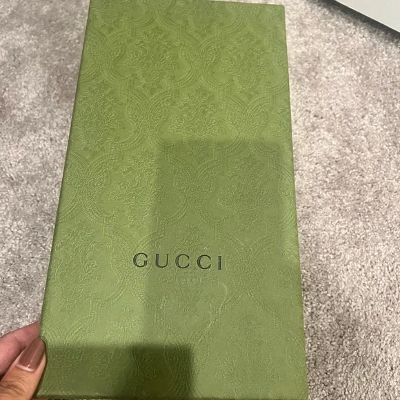 Gucci Women's Sandals with Green and Red Straps..like new! I wore it two times. - Picture 7 of 8